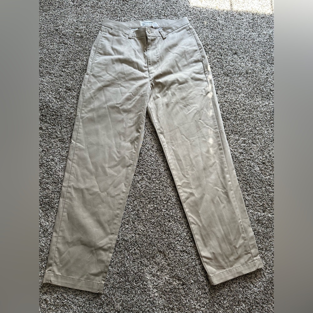 Old Navy. Men’s khakis size 31 x 32.